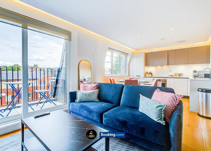 2 Bedroom Apt By Ls2G Short Lets & Serviced Accommodation Greater London With Private Balcony
