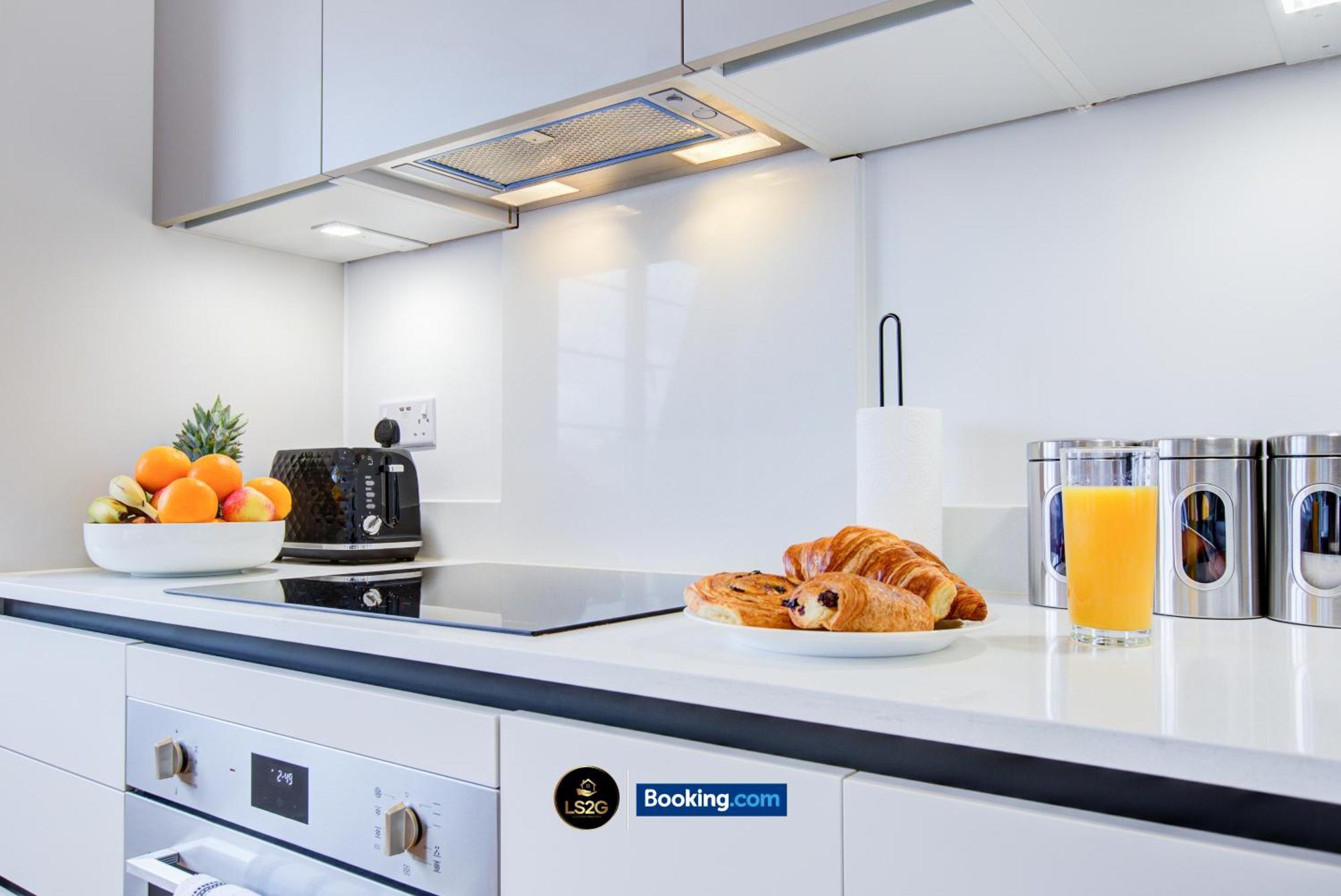 2 Bedroom By Ls2g Short Lets & Serviced Greater With Private Balcony * Londres