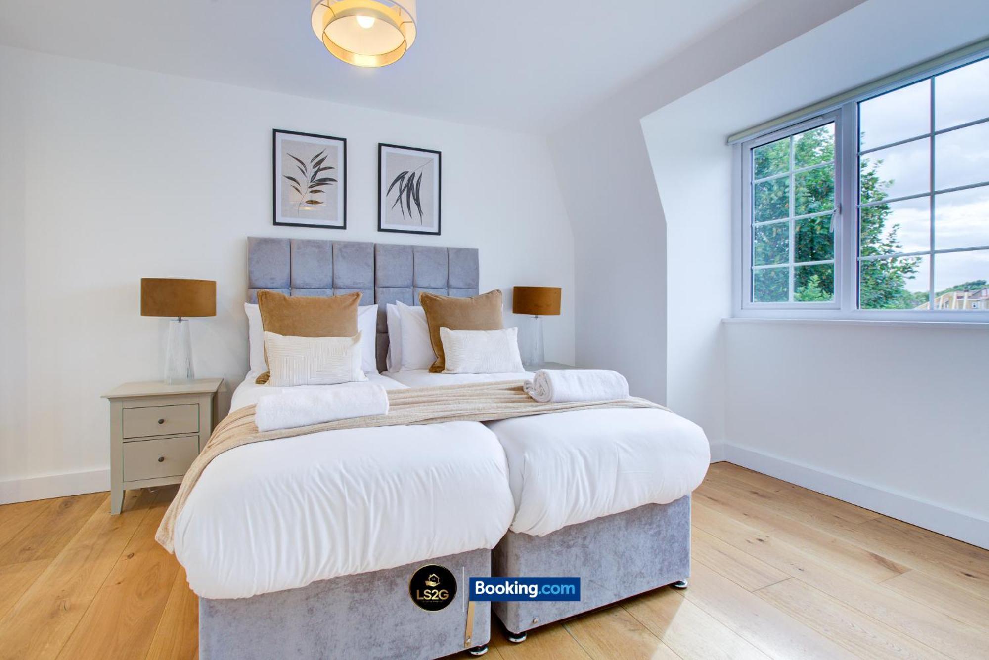 2 Bedroom By Ls2g Short Lets & Serviced Greater With Private Balcony Appartement *