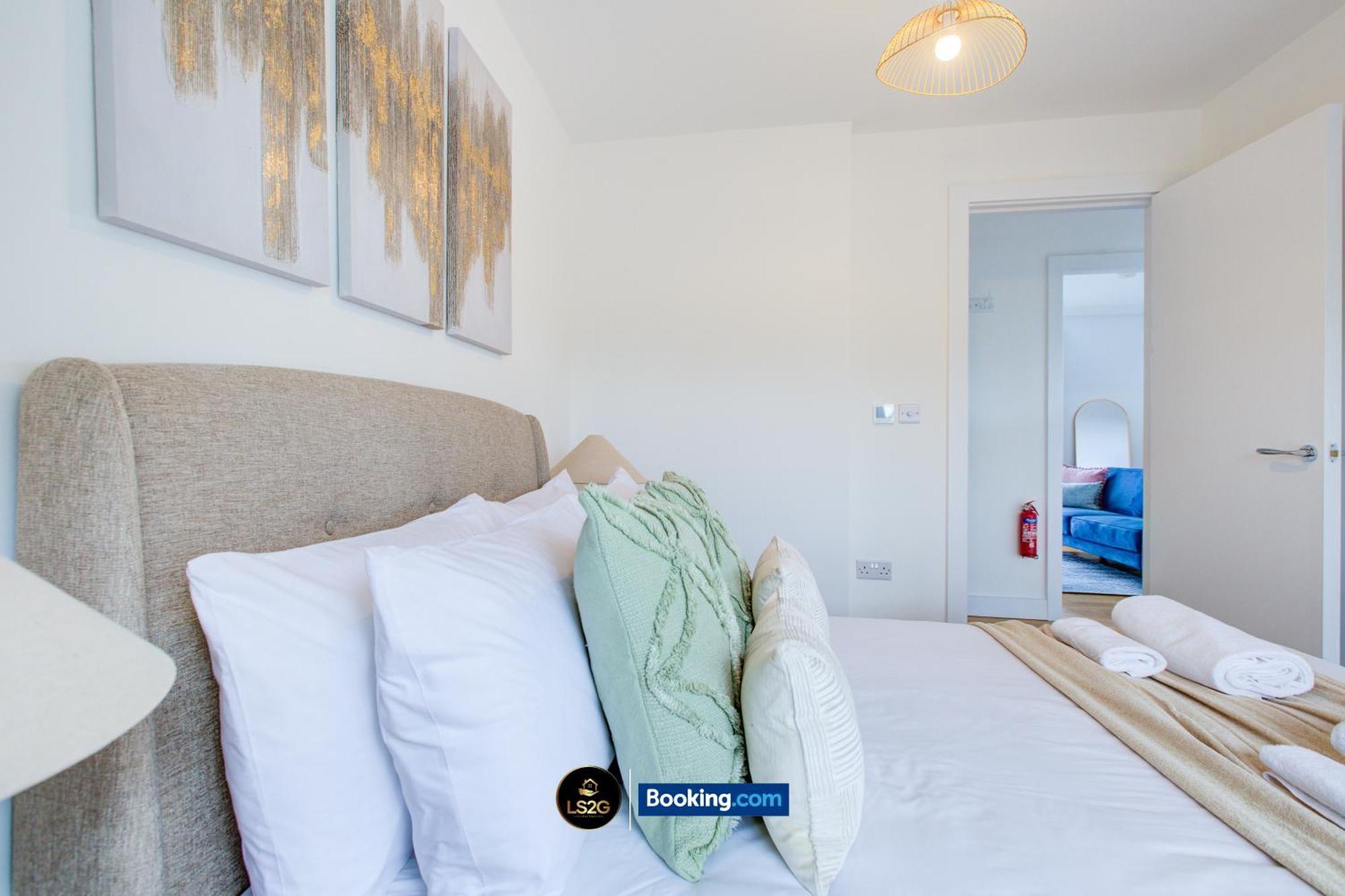 2 Bedroom By Ls2g Short Lets & Serviced Greater With Private Balcony