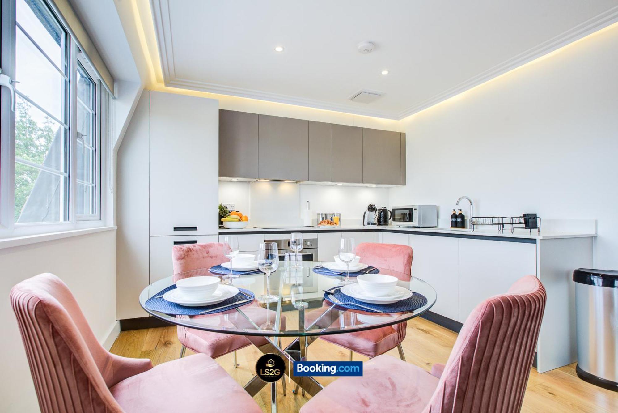 2 Bedroom By Ls2g Short Lets & Serviced Greater With Private Balcony *