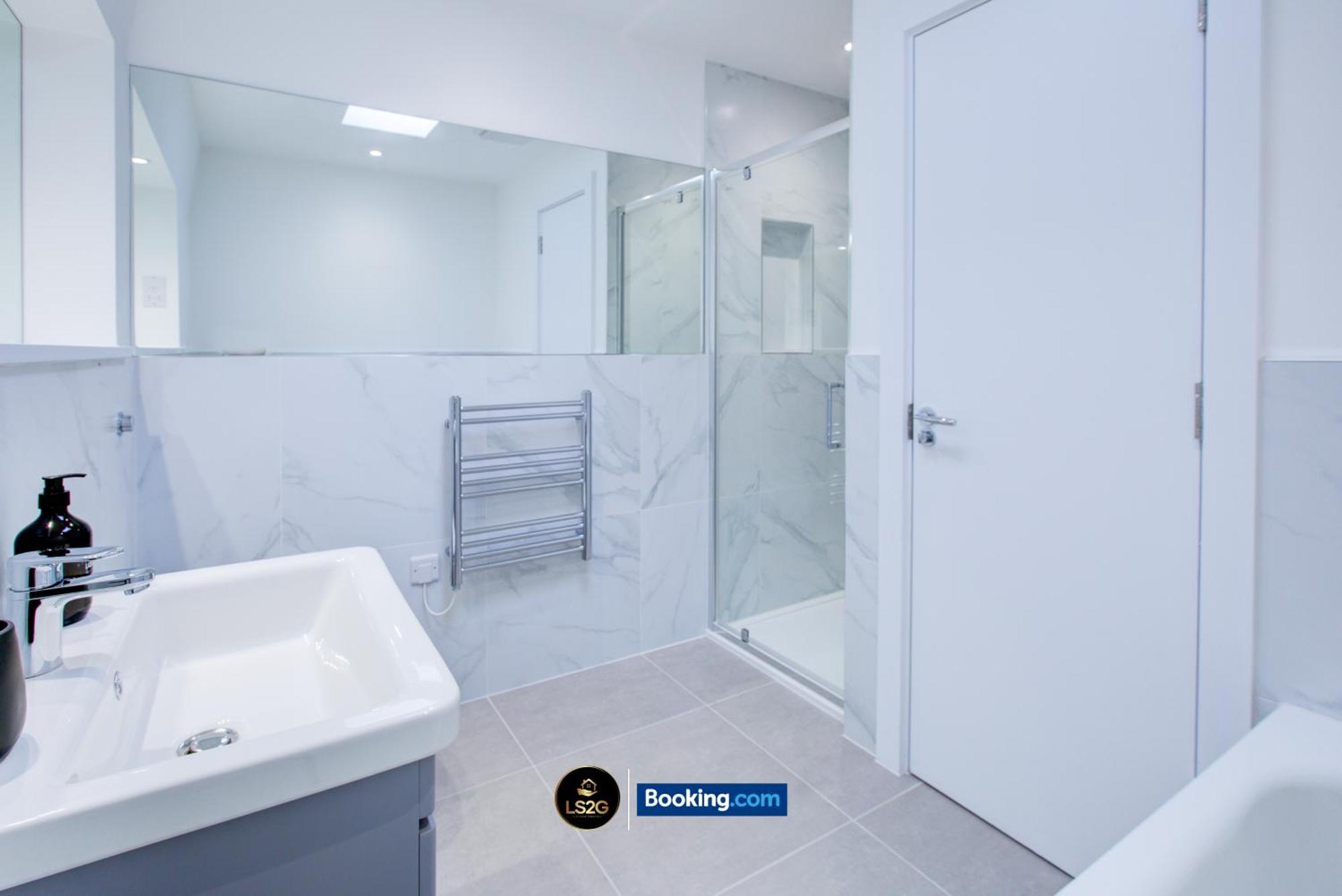 2 Bedroom By Ls2g Short Lets & Serviced Greater With Private Balcony Appartement Londres
