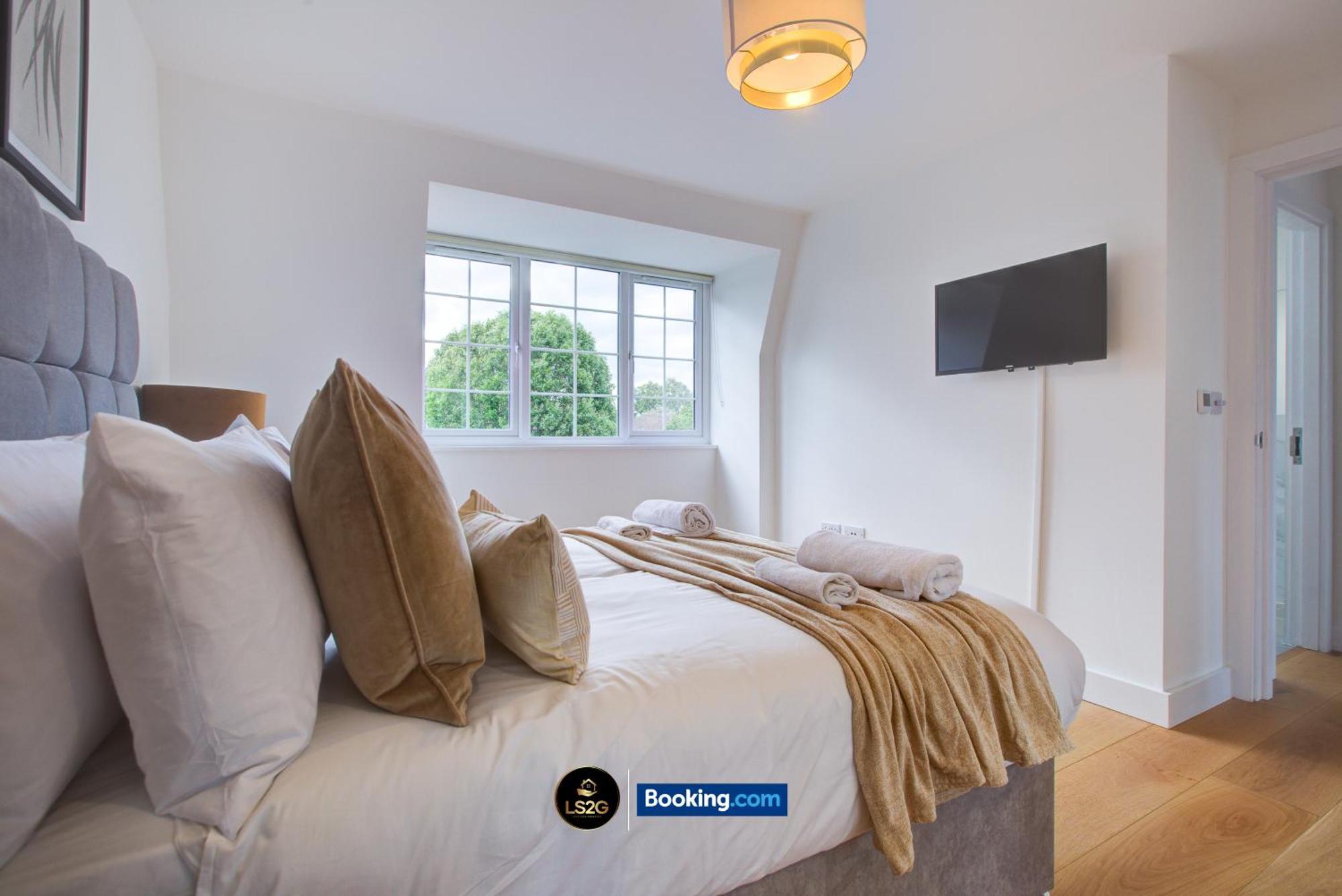 2 Bedroom By Ls2g Short Lets & Serviced Greater With Private Balcony *